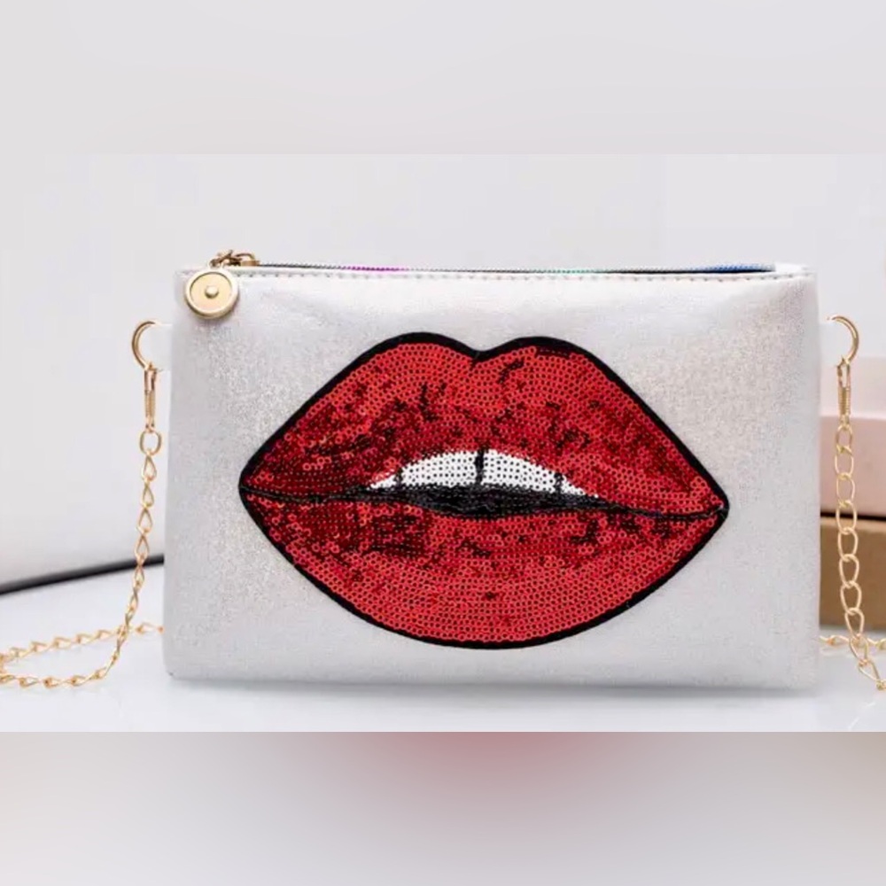 Sequin red lips chain shoulder bag